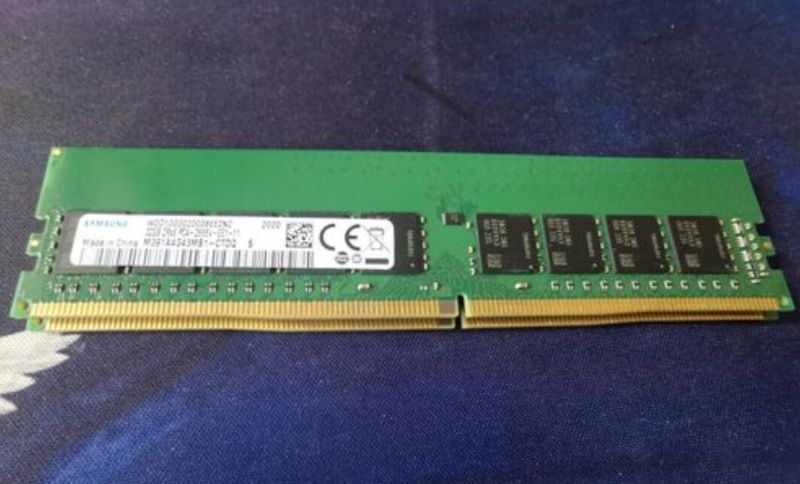 Samsung M391A4G43MB1-CTD 32GB DDR4 memory stick